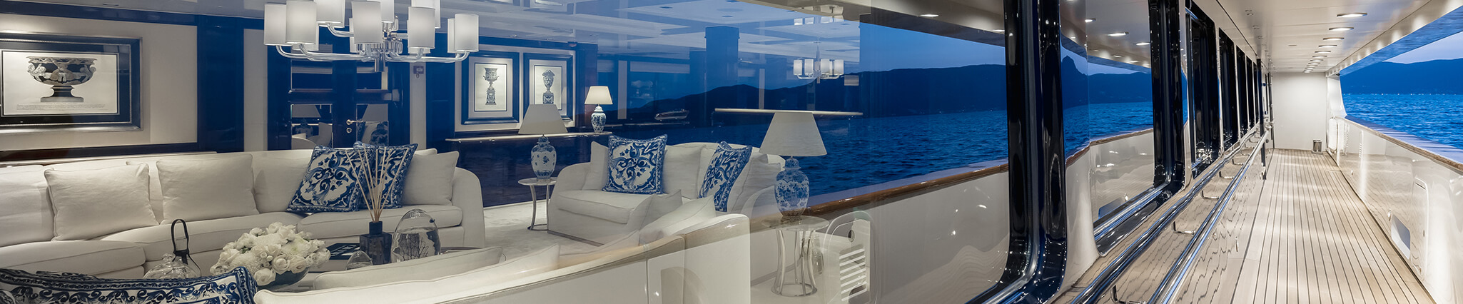 Why a Yacht Charter Is the Perfect Venue for Your Next Corporate Event