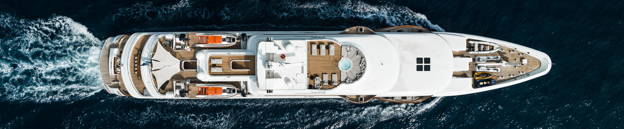 9 Reasons Celebrities Choose Luxury Yacht Charters for Their Getaways